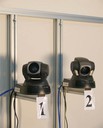 SONY EVI D100: duas câmeras operadas remotamente a partir da sala de controle.